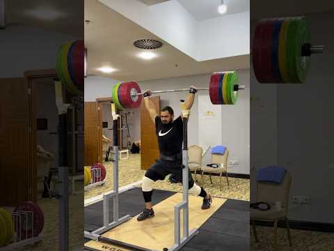 Akbar Djuraev (110) 230 kg jerk double