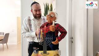 מי מחזיק את מי? חנוכה עם ר' שרגי ופישל