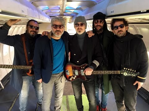 Super Ratones ft. Manuel Moretti - Carreras de aviones