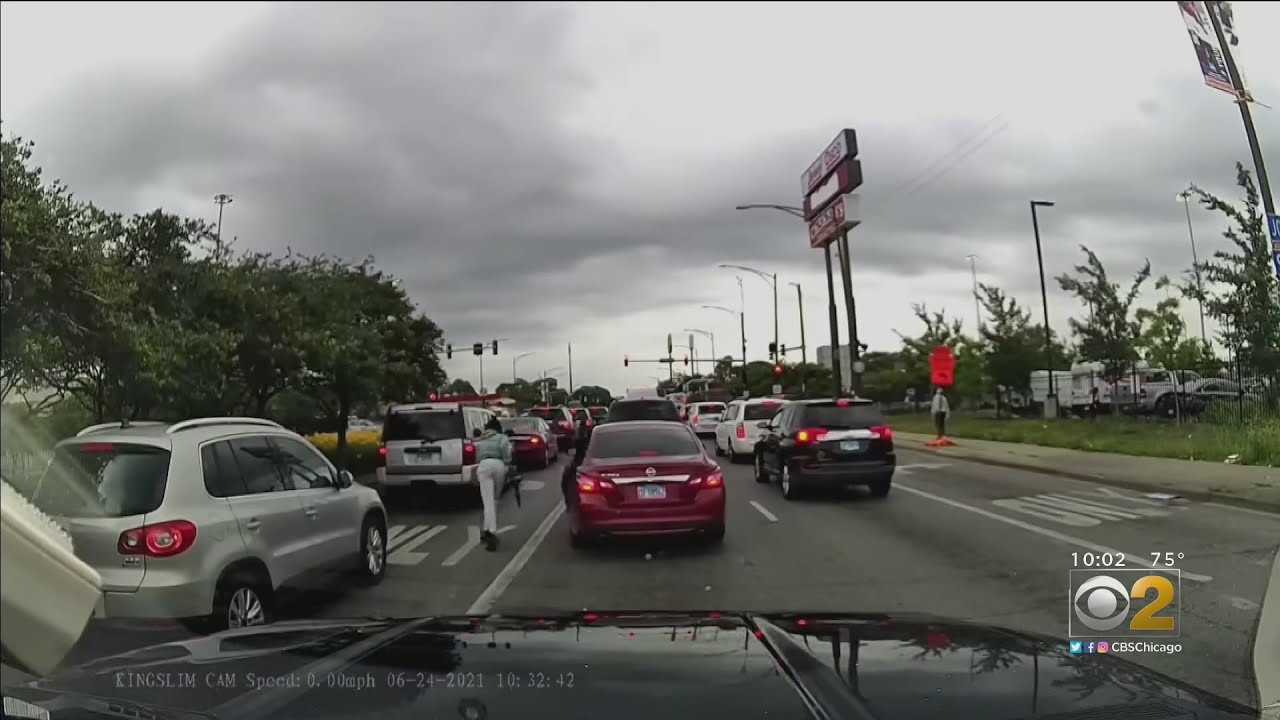 Caught On Dashcam, A Frightening Shootout As Man Is Stuck In Traffic