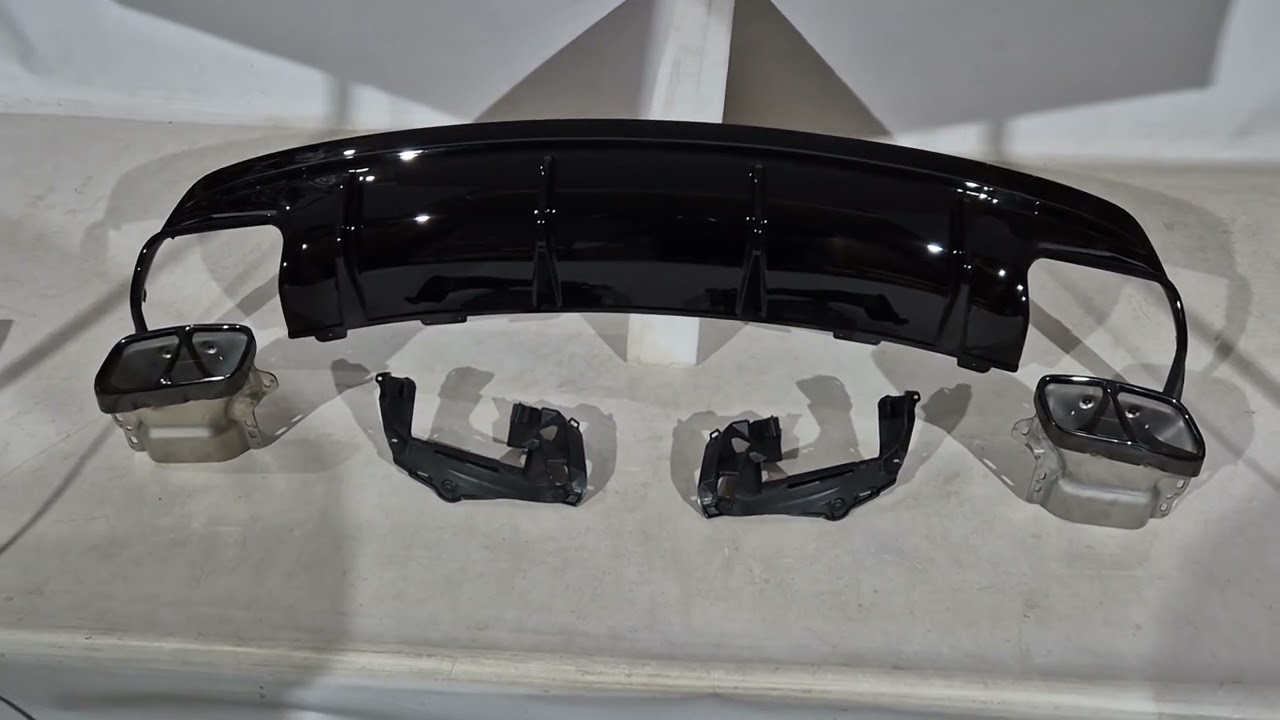 Задній дифузор Black (дизайн CLA45 з насадками) Video 1