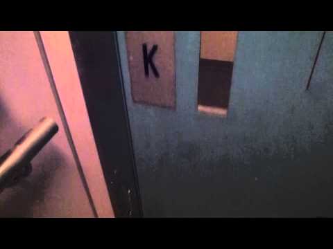 Old DEVE Hydraulic elevator @ Biblioteksgången 7, Täby