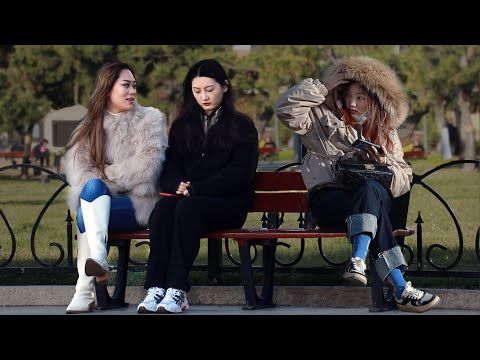 “你會毀了你自己！”看到女生被誘導從事不正當直播，路人急了