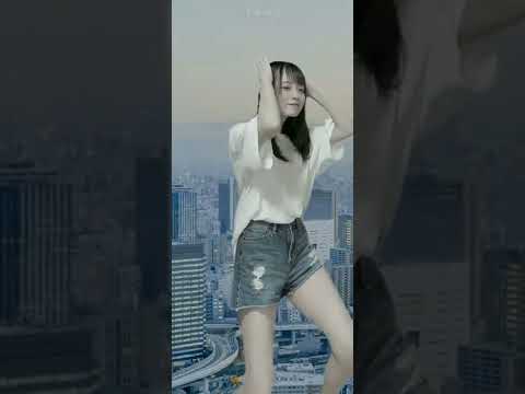 巨人‼️街でセクシーに踊る