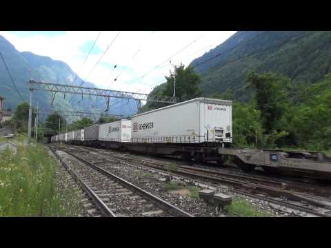 DOPPIA DI Re 4/4 BLS CON DB SCHENKER TRANSITA A VARZO (VB) 27 - 6 - 2015.