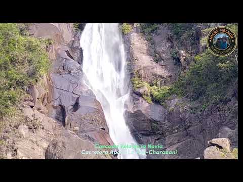 Cascada en la ruta: Apolo-Charazani-La Paz.