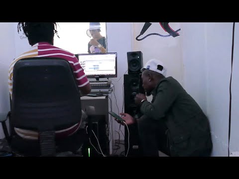 Rebell Armedd no studio trabalhando na nova musica de Preck   Amapiano afrobeat 2020