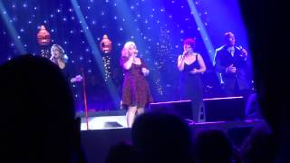 Kelly Clarkson&#39;s Miracle on Broadway &quot;O HOLY NIGHT&quot;