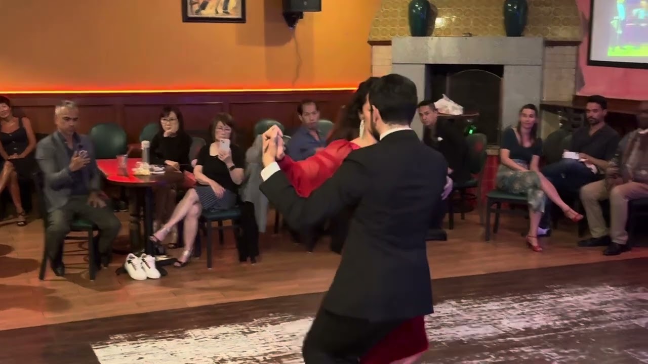 1- La Vida Es Corta- Sebastian Jimenez & Raquel Makow