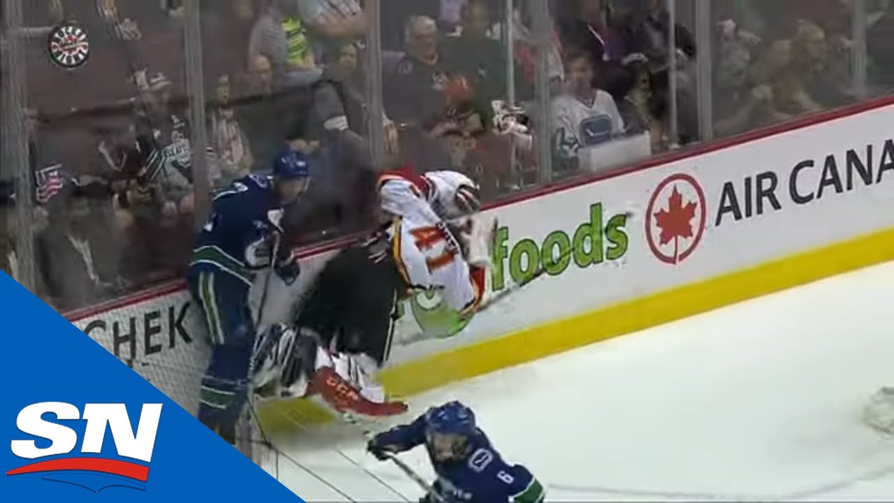 Vidéo: Alex Edler qui décide de GELER Mike Smith!!!