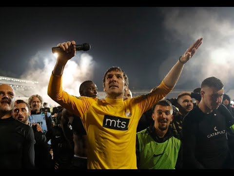 Slavlje igrača Partizana i Grobara nakon pobede u derbiju (Partizan - Crvena zvezda 1:0)