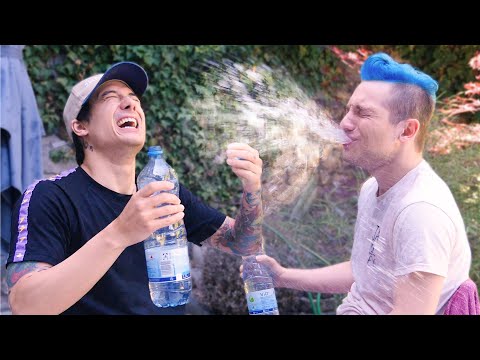 Flachwitz-Anspuck Challenge mit Julien Bam 🤣 💦