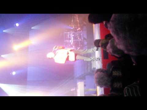 Frans Bauer zingt Het is een nacht in het Amphion