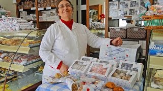 preview picture of video 'Degustar Alfajores y Amarguillos de las Trejas en Medina Sidonia Cádiz  YTB'
