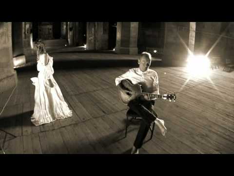 Maleńczuk & Waglewski - Bo Bóg dokopie (Official video)