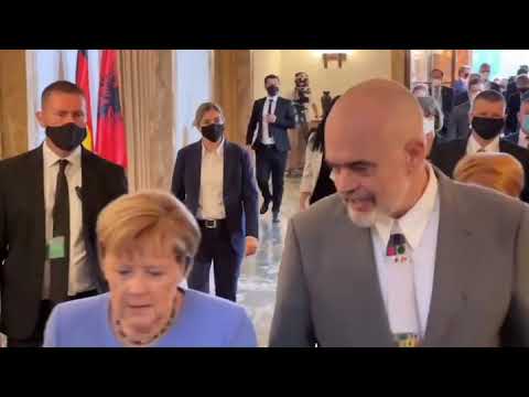 Merkel dhe Rama 45 minuta ‘kokë më kokë’, dalin pamjet nga takimi në Pallatin e Brigadave