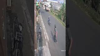 Download lagu Motor jalan sendiri ga ada orangnya 💀 mp3 Download lagu Motor jalan sendiri ga ada orangnya 💀 mp3