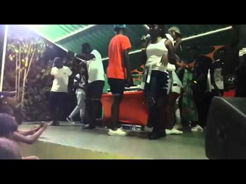 Outlaws no Carnaval da Josina Machel(Vou Assumir ft. Blaze)