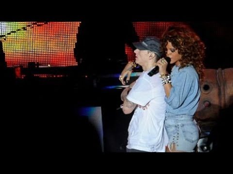Eminem & Rihanna - Love the Way You Lie (V Festival 2011)