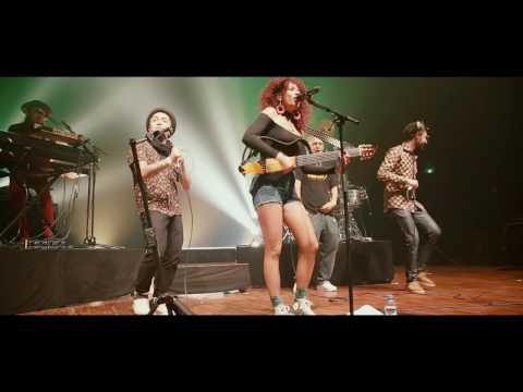 Flavia Coelho, El GatO Negro y Sidi Wacho - Bikini (live)
