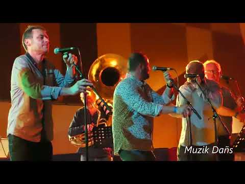 Danse bretonne : polka - Les traines meuriennes orchestra (fest noz de La nuit Jaune d'Elliant 2018)