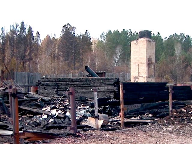 Пламя перекинулось на дома