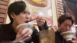 ヒカルさん『安心と安全の捧っていうね』捧さん『安心マーク今度胸に貼っときますねw』ヒカルさん『セキュリティー会社みたいな感じやな安心と安全でお送りしますよ』すごく好きです(笑) - 【仕事終わり】兄弟で深夜のすき家店内に牛丼食べにいってみた