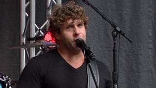 Billy Currington performs &#39;Don&#39;t It&#39;