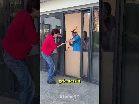 Asansörün Kapısında Öylece Kalakaldı! 😂🛗