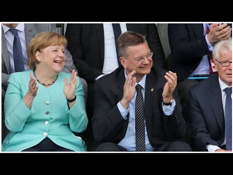 WM 2018: Bundeskanzlerin Angela Merkel drückt DFB-Team Daumen