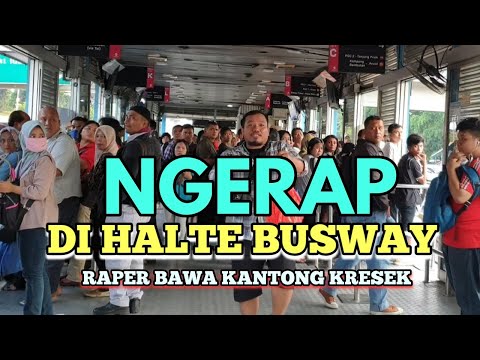 ngerap-di-halte-busway-diliatin-orang-orang