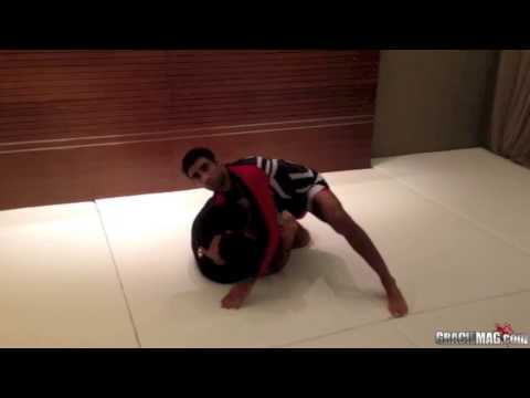 Leandro Lo teaches a hand triangle from the Half Guard
