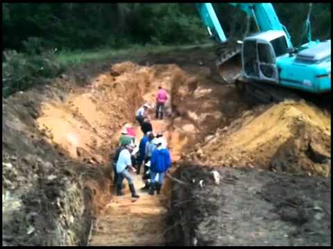 Small Dam/Pond Installation by Geoff Lawton on October 2011 Earthworks Course