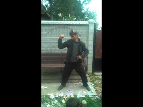 Vedeta din motatei :Prostia loveste din nou