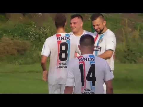 Unia Nowa Sarzyna strzela w meczu z Sokołem Hucisko - 2K. A klasy 20.08.2023r.