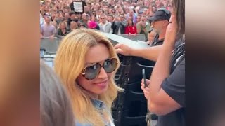 La sindaca di Genova Salis e il ballo techno al dj set: «La nostra città la più vecchia d'Europa?...