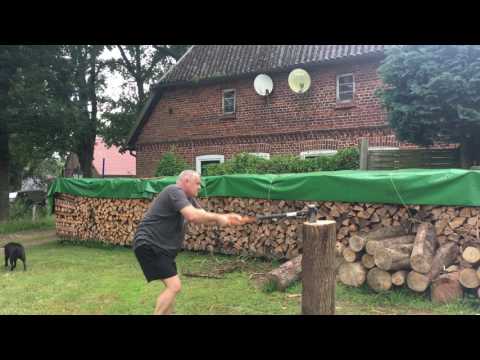 Fiskars AX-36L Hardware Demolition Spalthammer im Einsatz