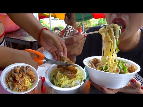$1.25 For A Bowl Of Banh Sung Mixed With Yellow Noodle - Phnom Penh Street Food