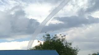 preview picture of video 'angin puting beliung di kolese smpn negeri 1 pasikolaga  sekitar  pukul  08:11 wita'