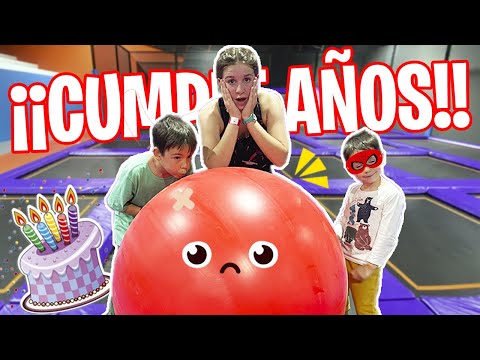 CELEBRAMOS el CUMPLEAÑOS en el PARQUE DE CAMAS ELÁSTICAS + ¡¡PELOTA GIGANTE!!