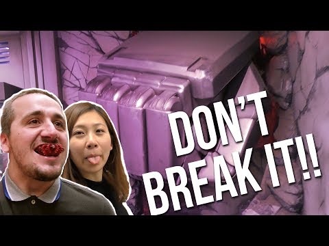 打擊巨大的機器人。 (PUNCHING GIANT ROBOTS)