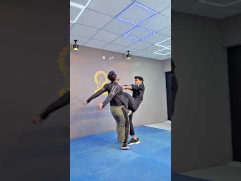 Master This Insane Flying Knee Defense in 2 Steps! 😱💥#selfdefense #uk #kneekick #shorts #viral