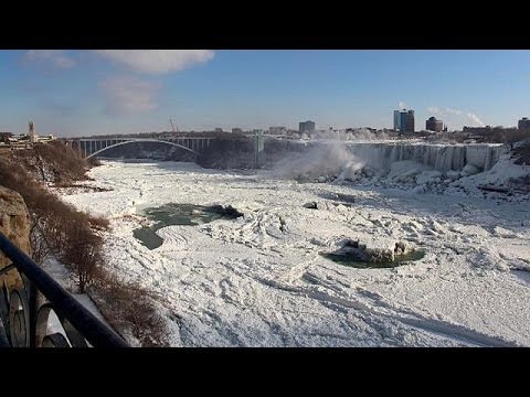 Cascate del Niagara "ferme per ghiaccio"