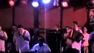 El Pañuelo Lyrics English Translation