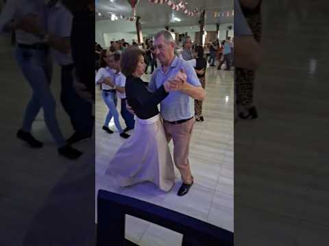 no clube da cidade Sul em Dois Vizinhos no Paraná.Brasil #shotrs #baile #dancarinos #dança #dance