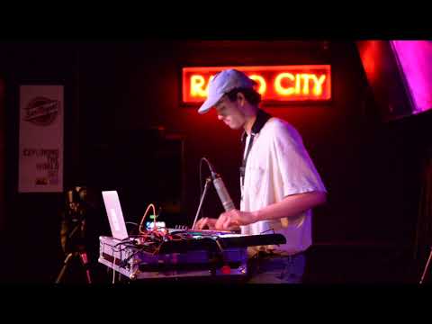 JIM ALXNDR - WOBBLY (LIVE @ RADIO CITY, VALENCIA)