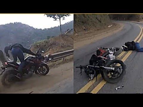 #accident💔😞#bike into pieces #honda #crash #broken#short #shortsvideo