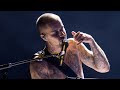 GRAMMYs: Justin Bieber STRIPS DOWN for Intimate Yukon Performance