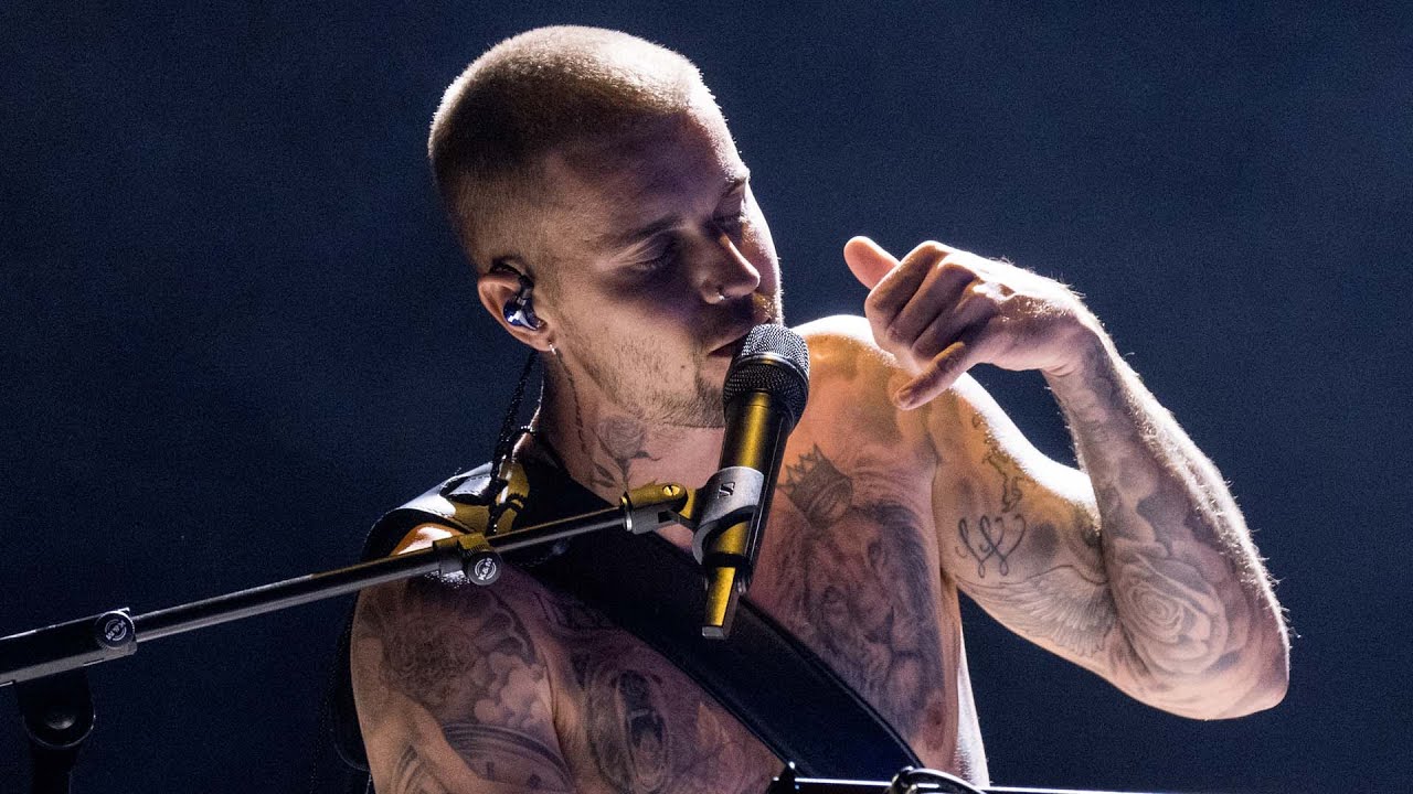 GRAMMYs: Justin Bieber STRIPS DOWN for Intimate Yukon Performance - YouTube