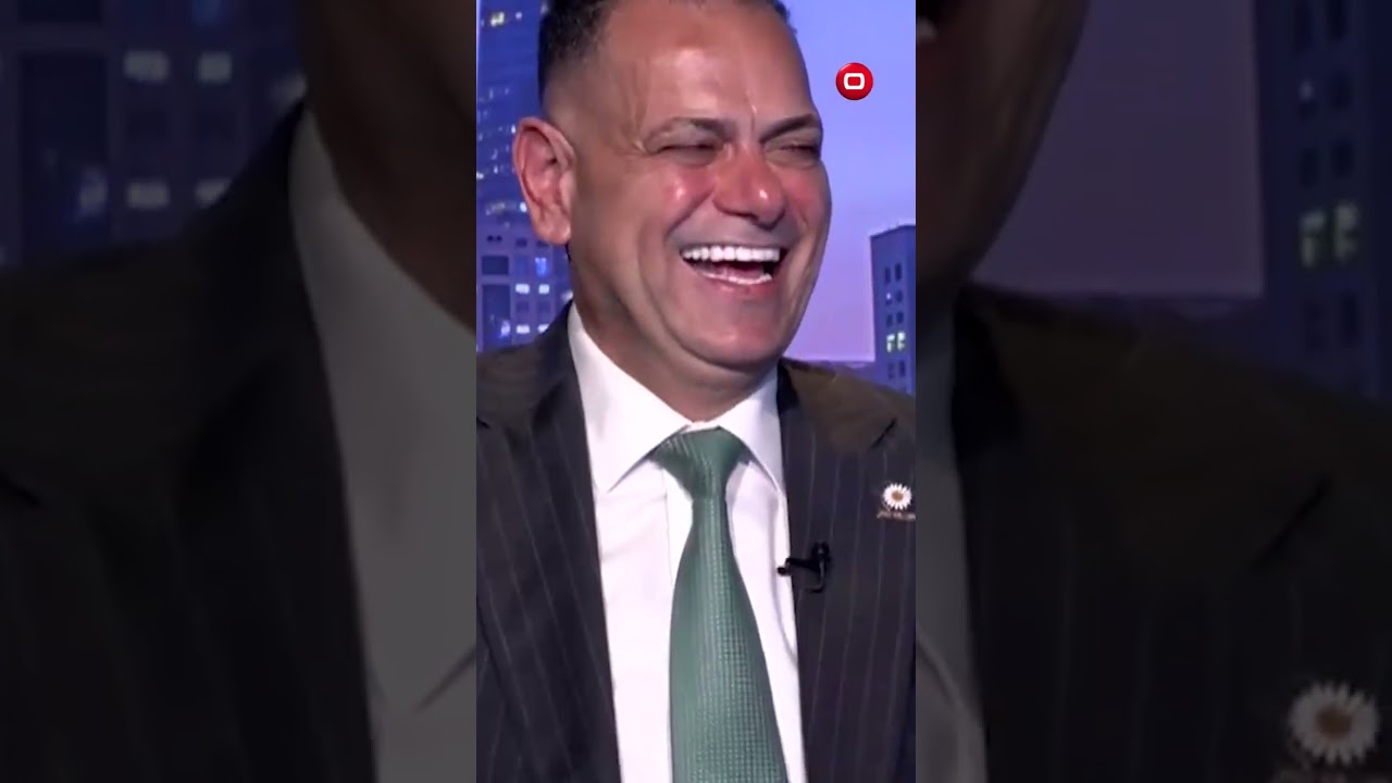 فيديو | رئيس وزراء "دمية" فكرة مجنونة!